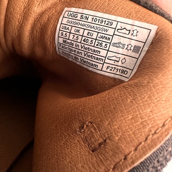 UGG moccasin boot - Picture 5 of 5